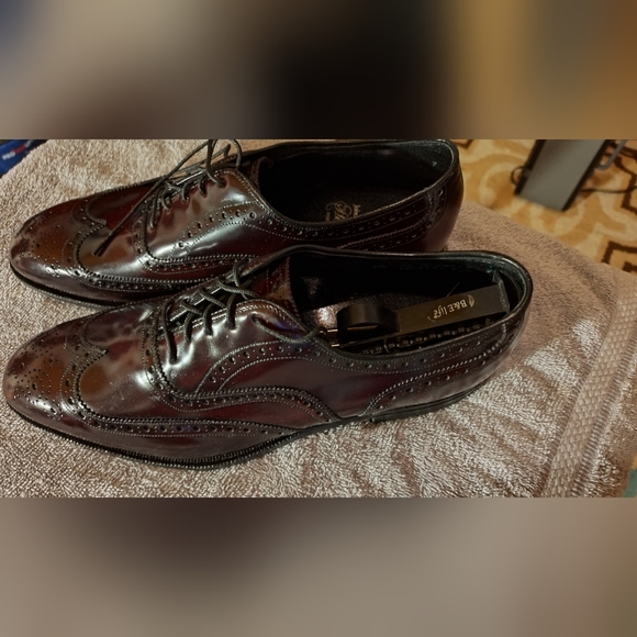 Johnston & Murphy Heritage Wingtips, Made in USA, Burgundy, sz 9.5 - Picture 2 of 6
